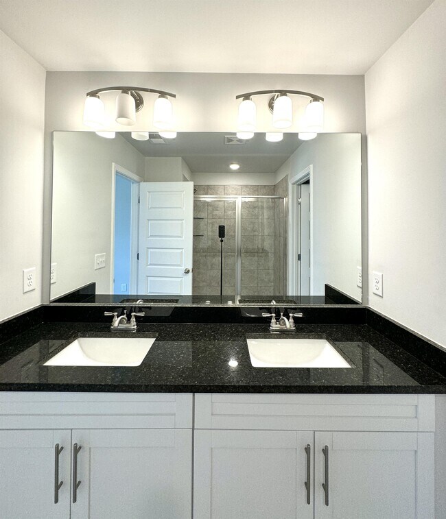 Building Photo - 588 Amarante Cir