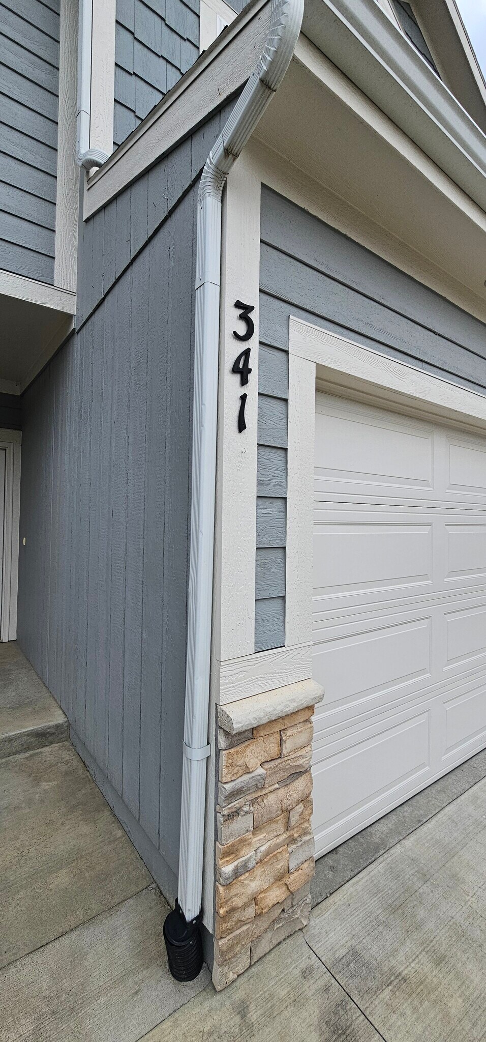 Building Photo - 341 N 5th Ter