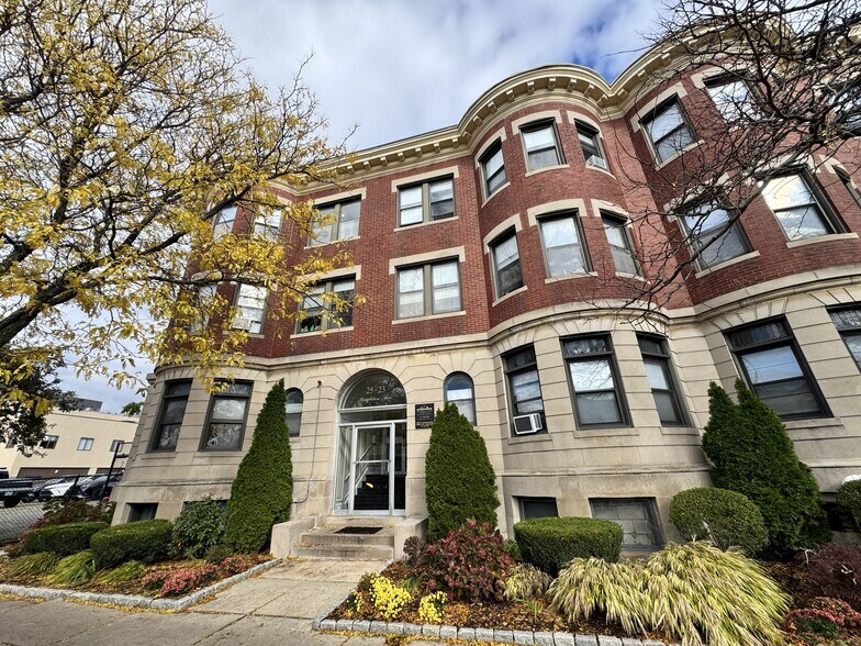 Building Photo - 63 Brighton Ave