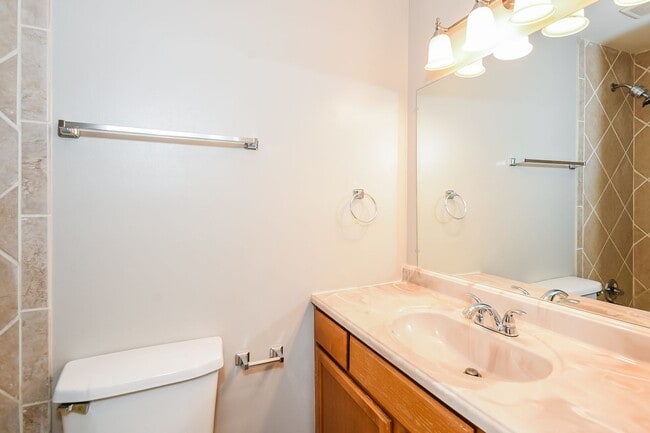 Building Photo - Gorgeous 3BR Home with Covered Parking in Prime Kennesaw Location