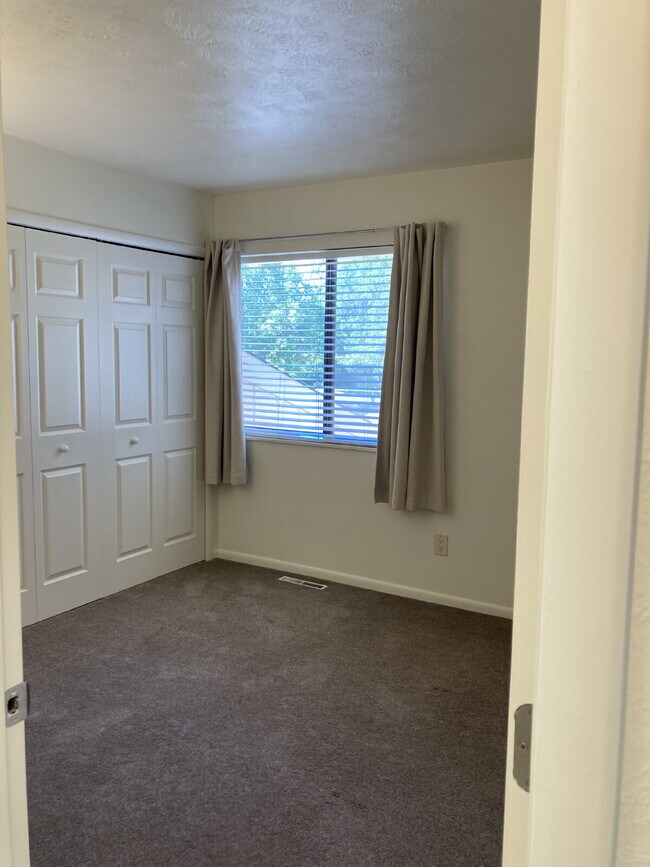 Building Photo - "Experience Comfort and Convenience: Spacious 2-Bed, 2-Bath Retreat in Boulder!"