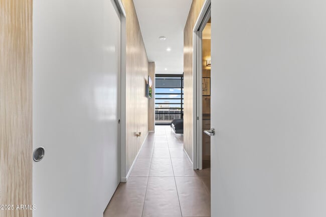 Building Photo - 7180 E Kierland Blvd