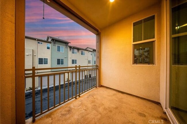 Building Photo - 747 Savi Dr