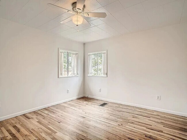 Building Photo - 2135 Norwood Ave