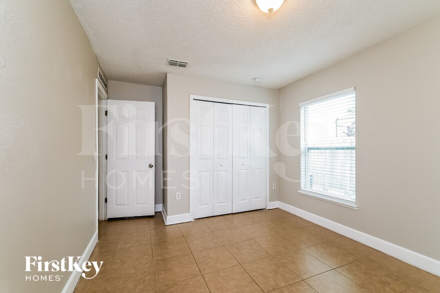 Building Photo - 129 Aurora Ln