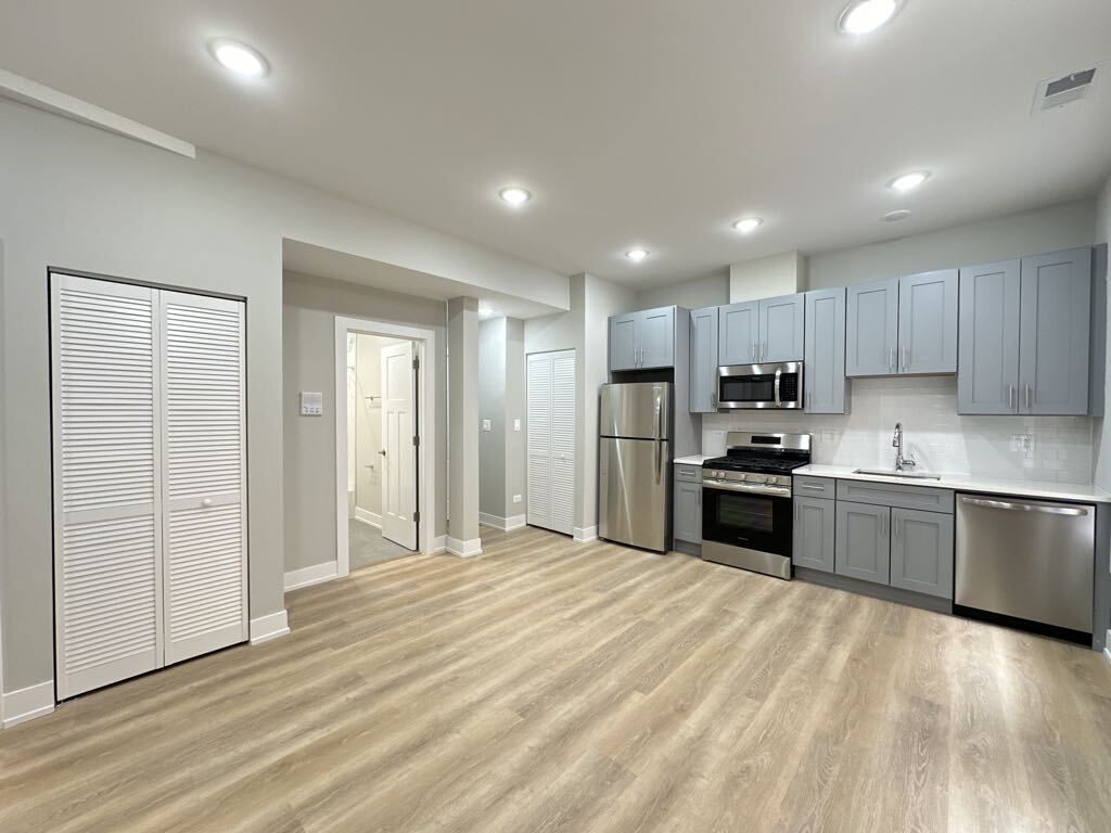 Building Photo - 433 W Belden Ave