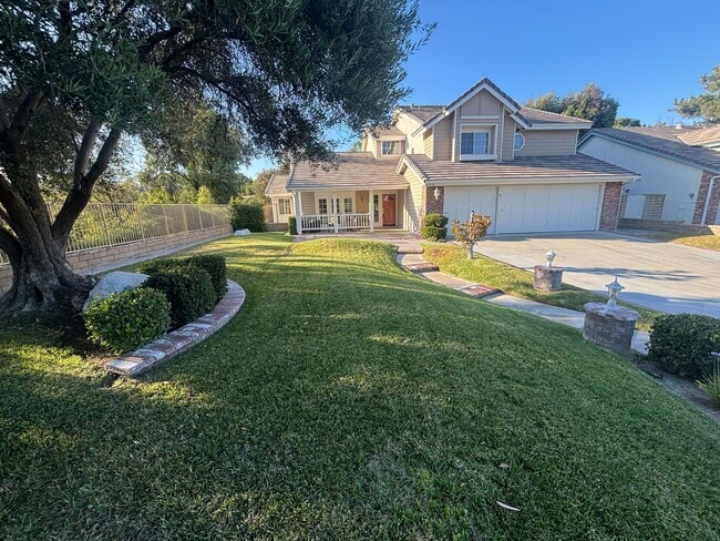 Primary Photo - Spacious 4-Bedroom Home in Valencia's Nort...