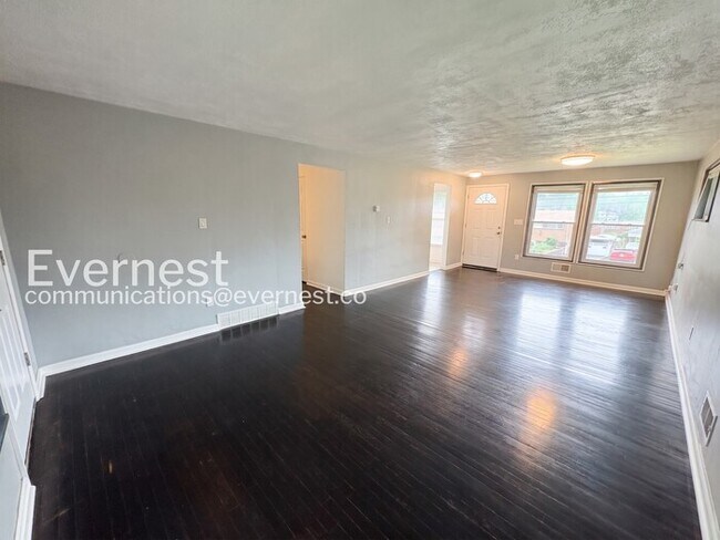 Building Photo - 638 Garden City Dr