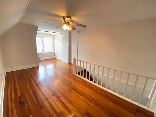 Building Photo - King Ave 252-254 SCR