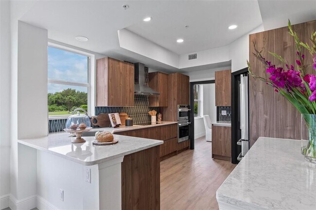 Building Photo - 445 Riverfront Dr