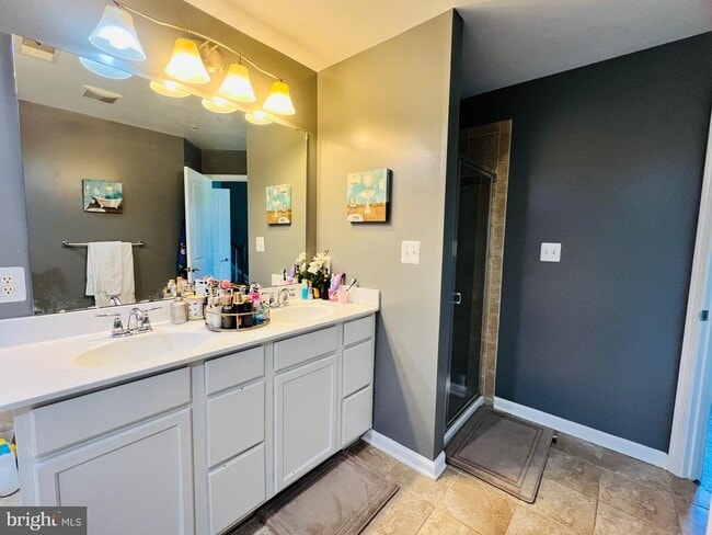 Building Photo - 2422 Baileys Pond Rd