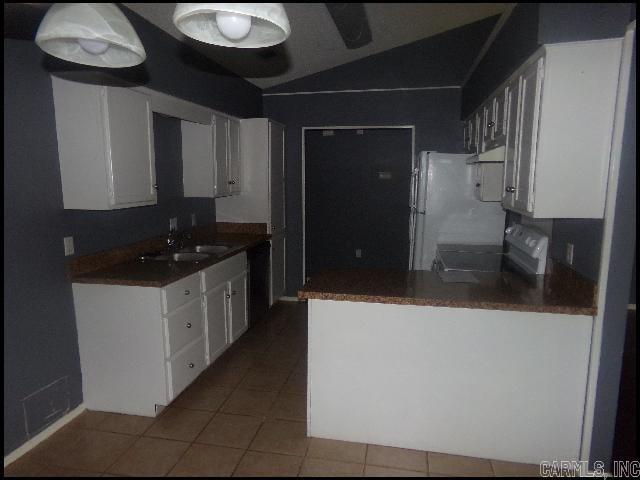Building Photo - 1702 Calgary Trail