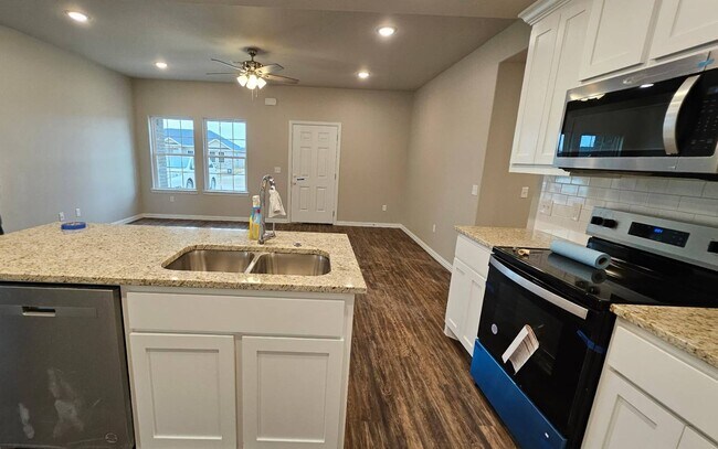 Building Photo - 514 Sweet Pea Ln