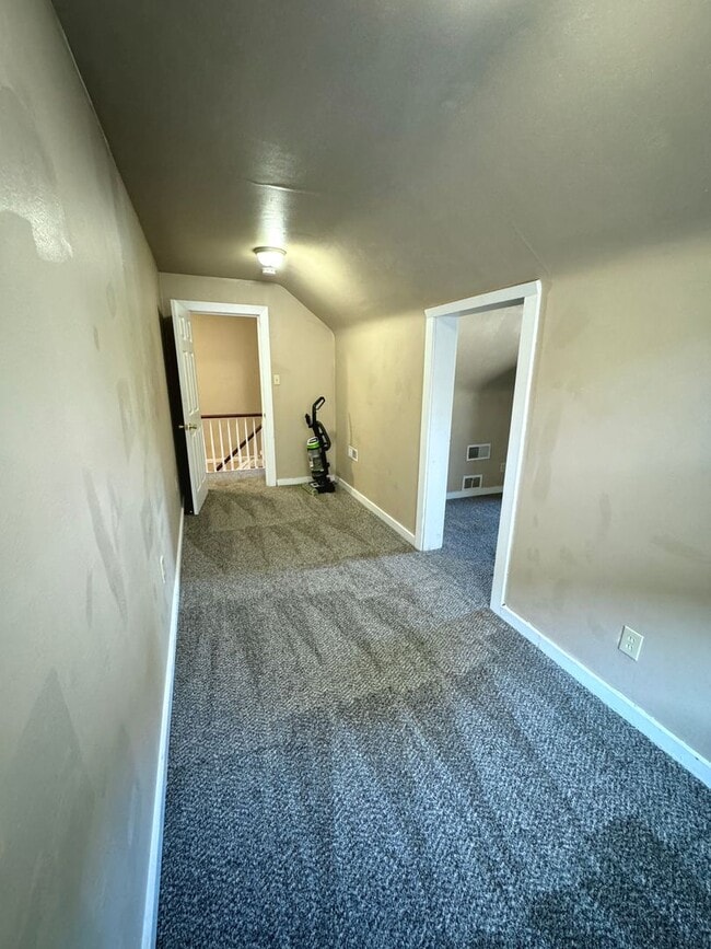 Building Photo - 6 Bedroom / 2 Bathroom House - NEXT TO SEMO's CAMPUS, LARGE YARD, INTERNET INCLUDED