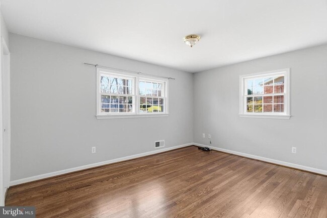 Building Photo - 9116 Hamilton Dr