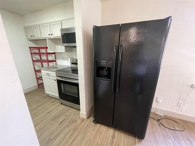 Building Photo - 411 Guyer St