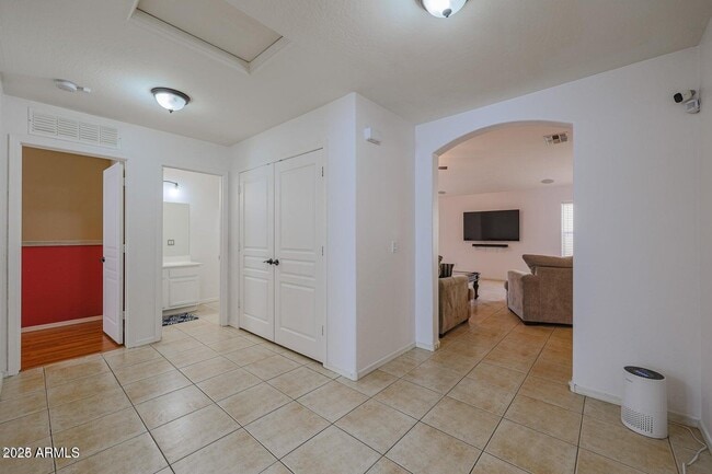 Building Photo - 5268 S 239th Dr