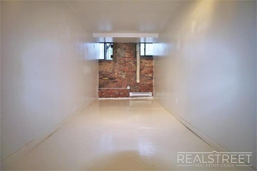 Building Photo - Affordable 2 BR in Williamsburg!