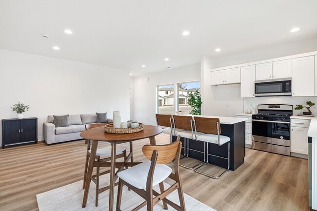 Building Photo - 1074 S Underwood Pl