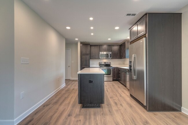 Building Photo - 507 Stonegate Dr