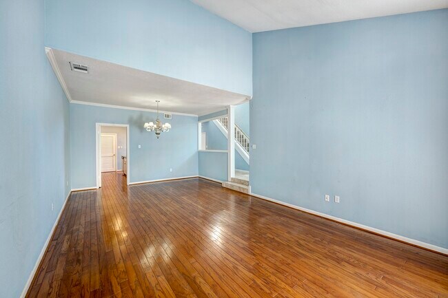 Building Photo - 5816 Lynbrook Dr