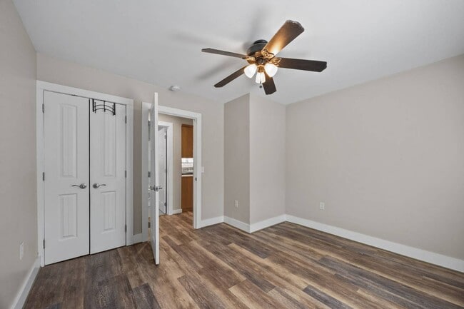 Building Photo - 251 Landwood Ln