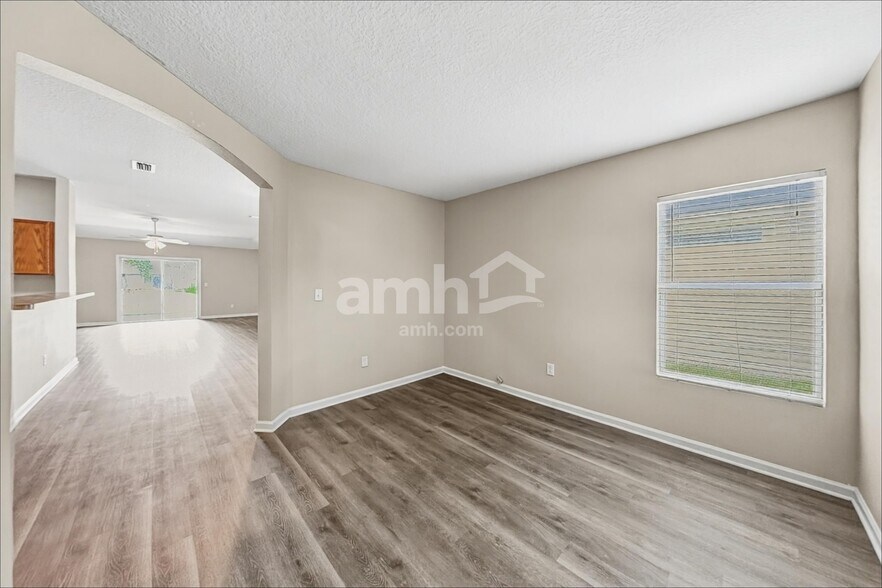 Building Photo - 12107 Hayden Lakes Cir