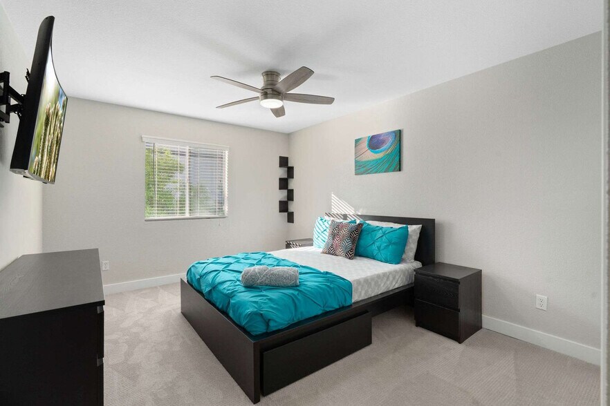 Building Photo - 740 W Elm St