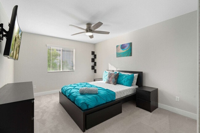 Building Photo - 740 W Elm St