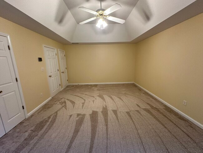 Building Photo - 420 White Rose Trce