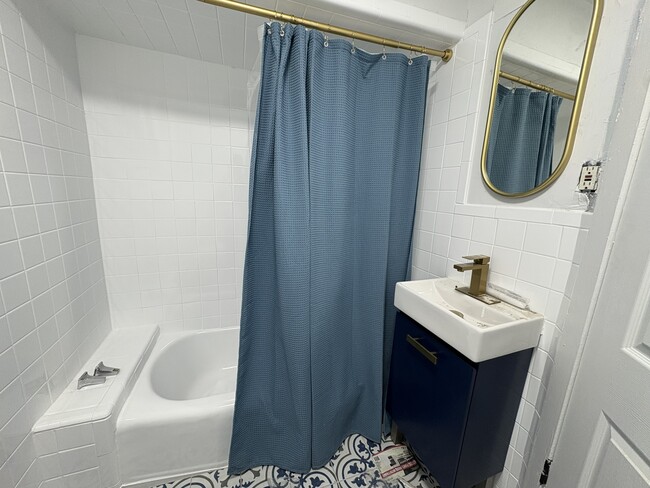 Building Photo - 2062 E Stella St