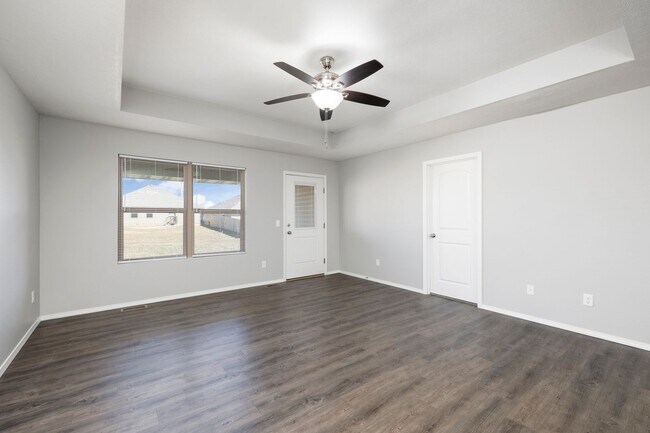 Building Photo - 4 Bedroom Home in Willard School Districts