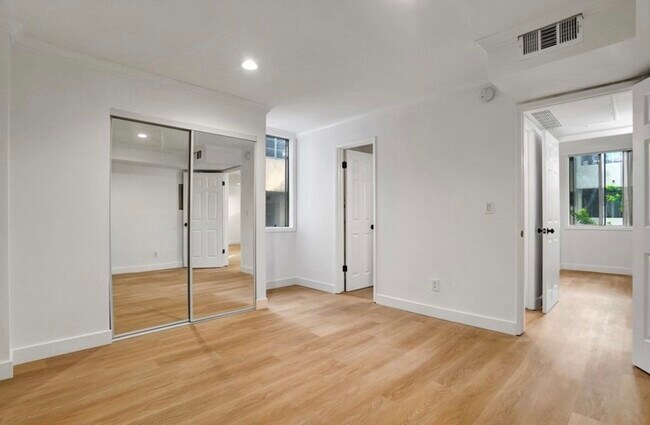 Building Photo - 5325 Newcastle Ave