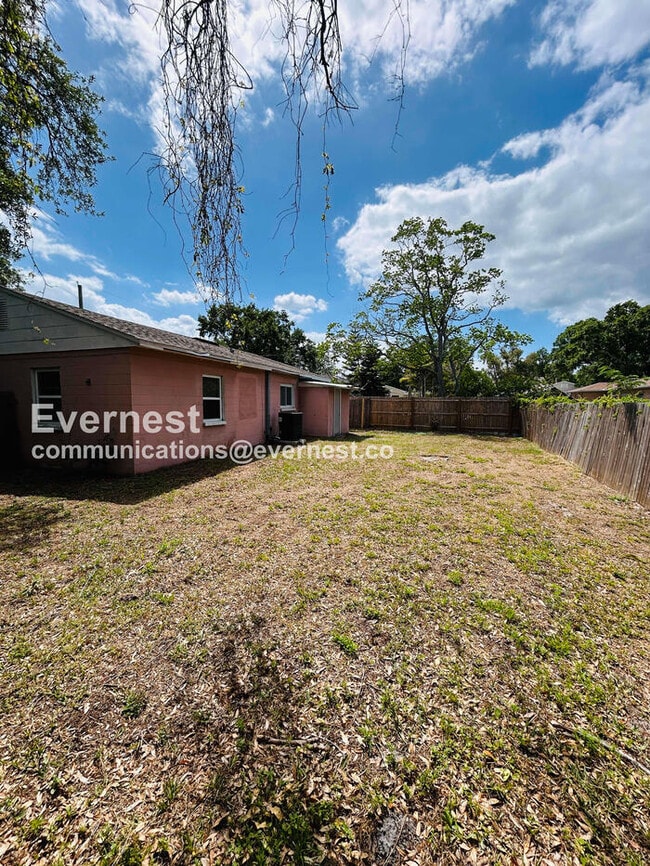 Building Photo - 3019 W Meadow St