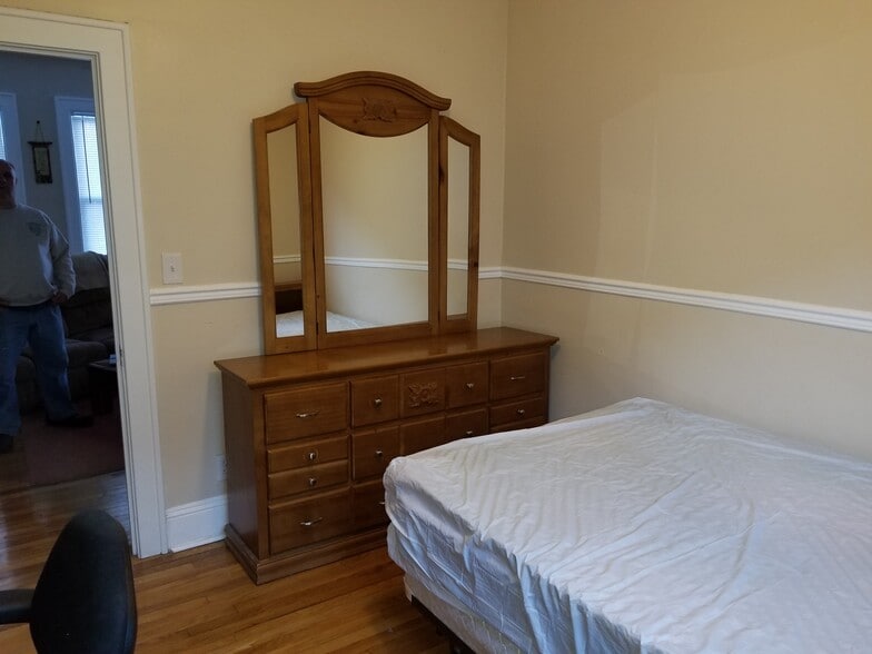 Bedroom - 13 N Jay St