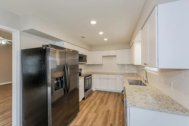 Building Photo - 832 Andalusia Trail