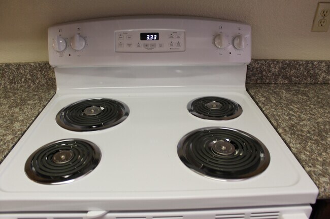 Building Photo - CUTE CONDO 1 BEDROOM, 1 BATHROOM, NEAR STR...
