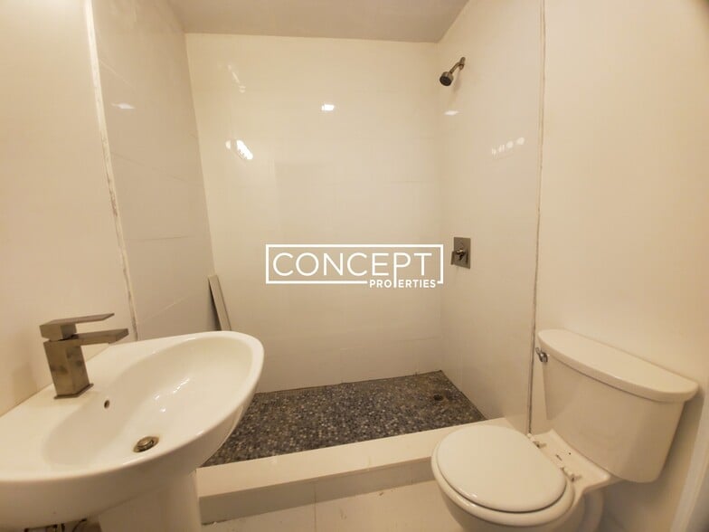 Building Photo - 21 Moraine St