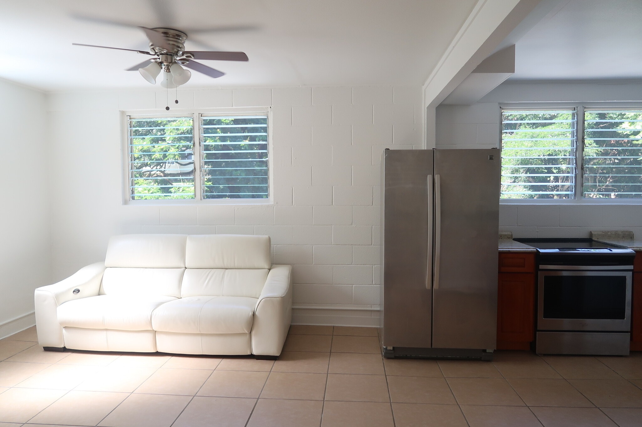 Living/kitchen - 1739 Kamohoalii St