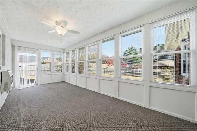 Building Photo - 4663 Calumet Cir NW