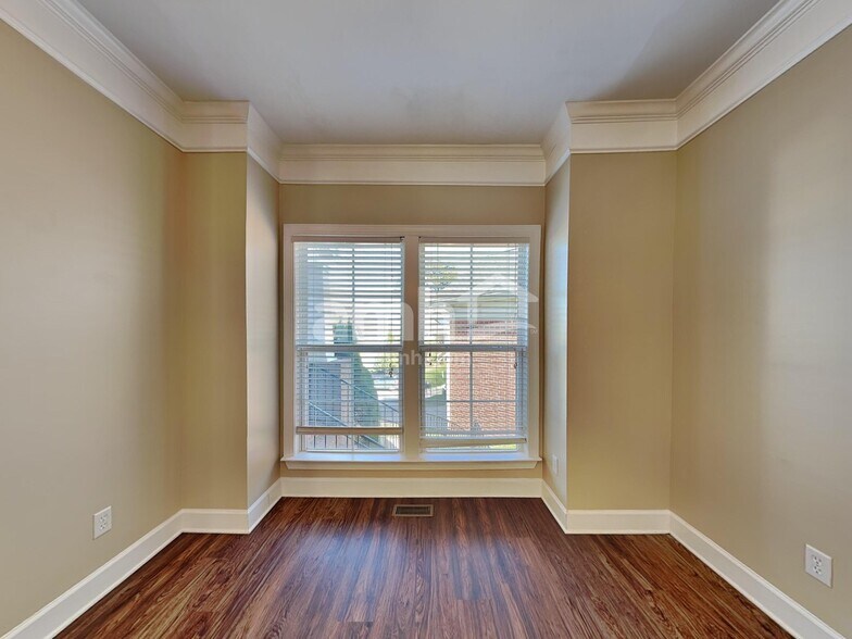 Building Photo - 116 Lake Point Ct