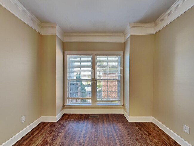 Building Photo - 116 Lake Point Ct