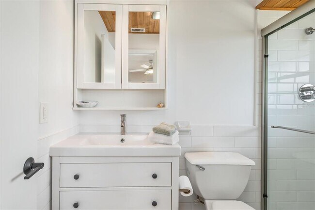 Building Photo - 9498 Alborado Rd