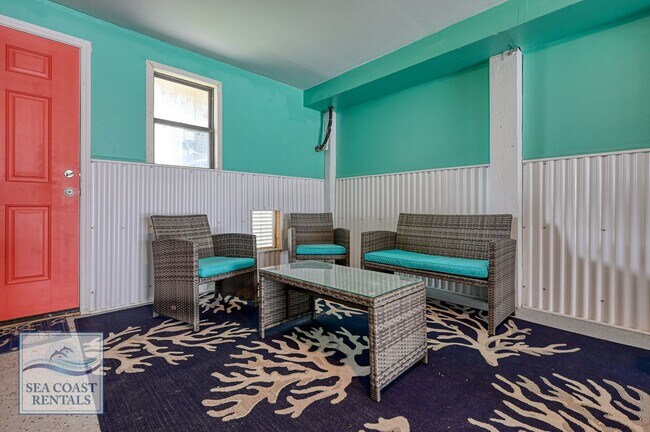 Building Photo - FULLY FURNISHED OFF-SEASON MONTHLY RENTAL - AVAILABLE TO START NOV 10TH