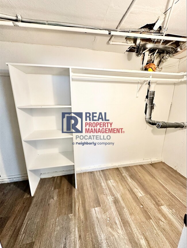 Building Photo - MOVE IN SPECIAL - 4 Bed 2 Bath House - PET...