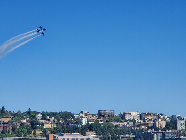 Building Photo - Lake Union View Condo 2 bed Avail 10/1