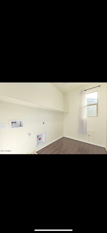 Building Photo - 1105 S 201st Dr