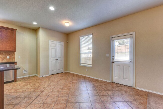 Building Photo - 4 Bedroom/3 Bath Ridge of Silverado Hills Subdivision