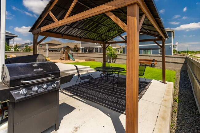 Building Photo - Stunning 4BR House in Berthoud
