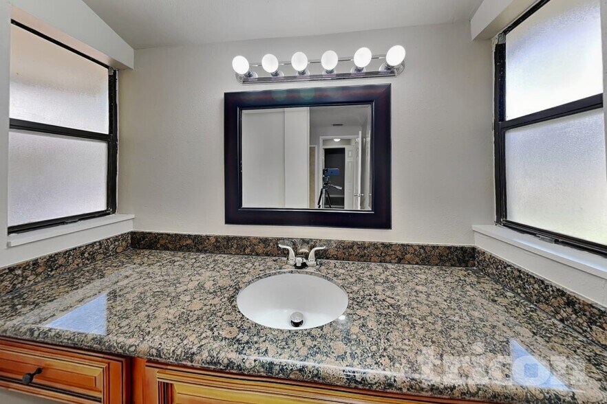 Building Photo - 506 Emberwood Dr